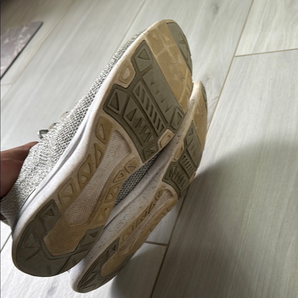 APL Techloom Breeze Silver Sneakers - Picture 7 of 8